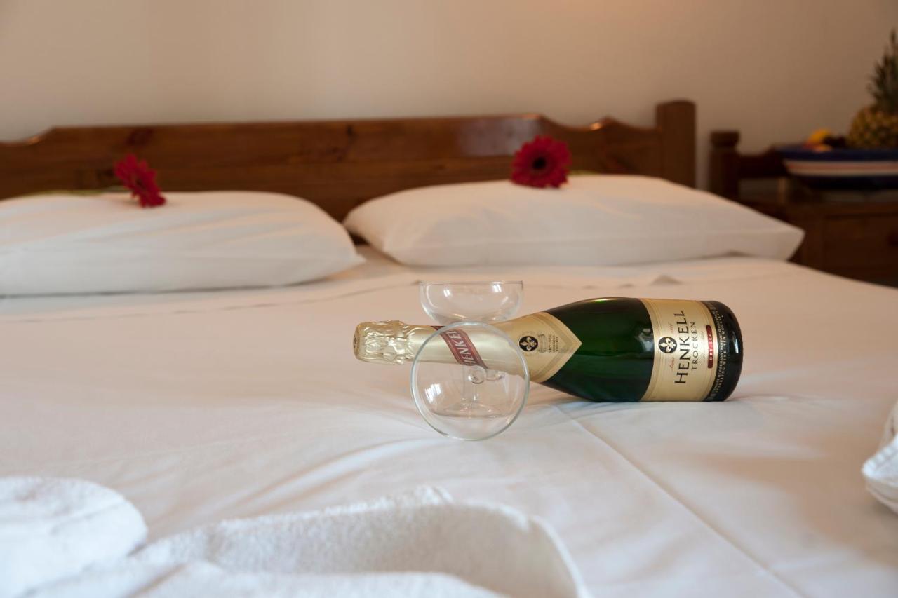 Albatross Hotel マレメ エクステリア 写真